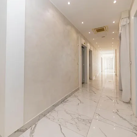 Szálloda Aurora 4*