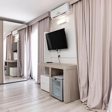 Aurora 4*
