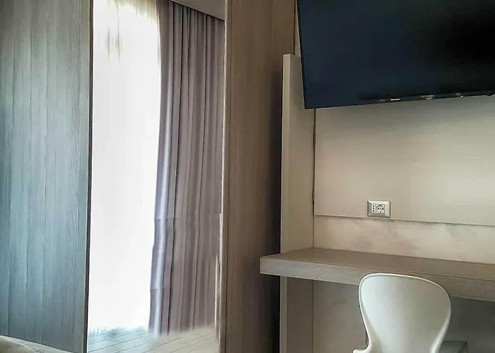 Aurora Hotel 4*